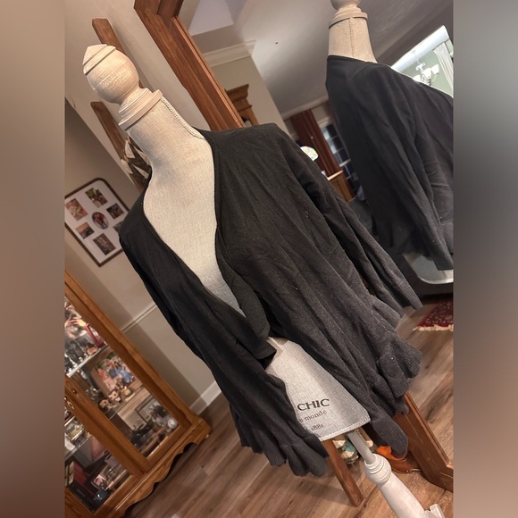 AE Ruffle Cardigan - Picture 2 of 3